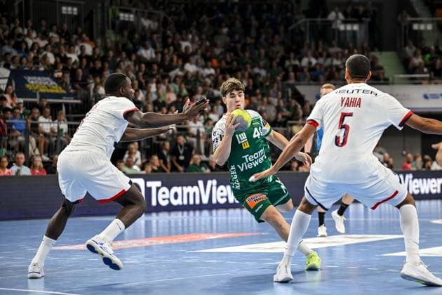 Karl Konan (Paris Saint-Germain), Elias Newel (FRISCH AUF! Goeppingen) und Yahia Omar (Paris Saint-Germain) battle for the ball during the Handball Friendly match between Frisch Auf! Göppingen and Paris Saint-Germain at ratiopharm Arena on August 5, 2025 in Neu-Ulm, Germany. (Photo by Harry Langer DeFodi Images)
