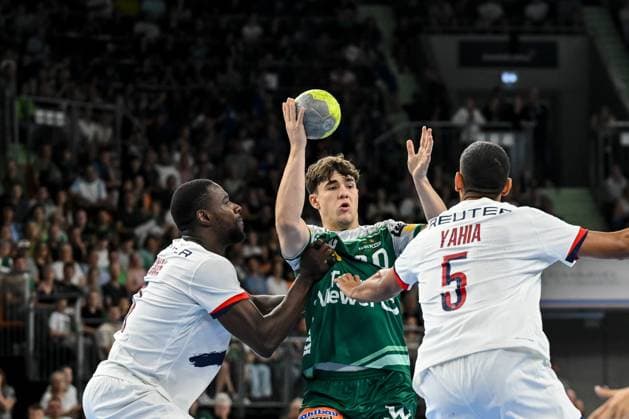 Karl Konan (Paris Saint-Germain), Elias Newel (FRISCH AUF! Goeppingen) und Yahia Omar (Paris Saint-Germain) battle for the ball during the Handball Friendly match between Frisch Auf! Göppingen and Paris Saint-Germain at ratiopharm Arena on August 5, 2025 in Neu-Ulm, Germany. (Photo by Harry Langer DeFodi Images)