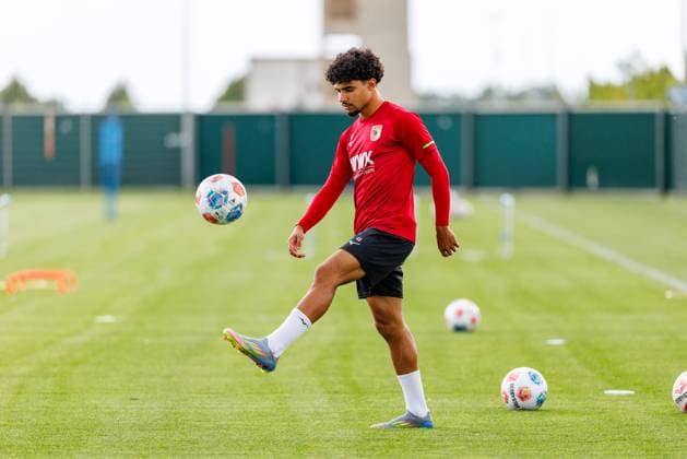Aiman Dardari (46, FC Augsburg) beim FC Augsburg, Fußball, Herren, Bundesliga, 2025 2026, öffentliches Training am 05.08.2025 in Augsburg, WWK-Arena. DFL and DFB regulations prohibit any use of photographs as image sequences and or quasi-video. Bayern Deutschland