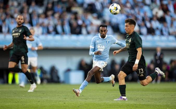 MALMÖ, SVERIGE 20250805 FC Köpenhamns Rodrigo Huescas (th) och Malmö FF:s Taha Ali under tisdagens kval till Champions League mellan Malmö FF och FC Köpenhamn pa Eleda Stadion. MALMÖ SVERIGE x10600x