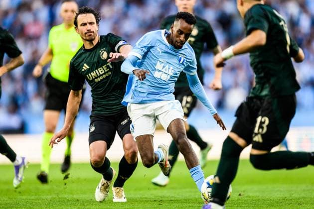 250805 Thomas Delaney of FC Copenhagen and Taha Ali of Malmö FF during the UEFA Champions League qualifier football match between Malmö FF and FC Copenhagen on August 5, 2025 in Malmö. Photo: Carl Sandin BILDBYRAN kod CS CS0745 fotboll football soccer fotball uefa champions league champions league malmö ff fc copenhagen bbeng Copyright: CARLxSANDIN BB250805CS073