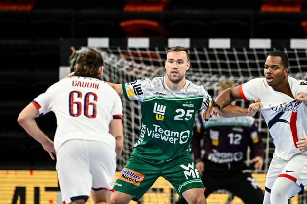 Noah Gaudin (Paris Saint-Germain), Ludvig Jurmala Astroem (FRISCH AUF! Goeppingen) und Gautier Loredon (Paris Saint-Germain) battle for the ball during the Handball Friendly match between Frisch Auf! Göppingen and Paris Saint-Germain at ratiopharm Arena on August 5, 2025 in Neu-Ulm, Germany. (Photo by Harry Langer DeFodi Images)