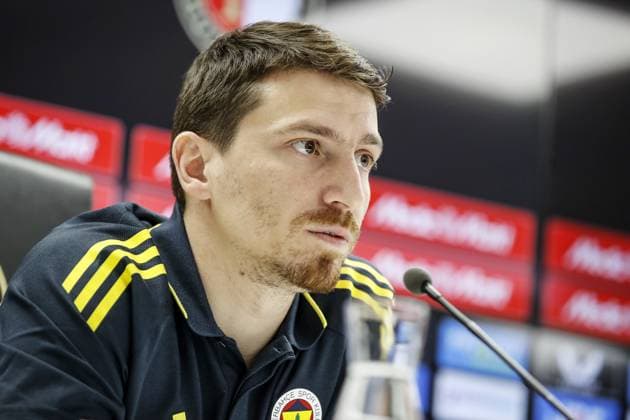 ROTTERDAM - FenerbahoÂße captain Mert Hakan YandaAÂü during a press conference, PK, Pressekonferenz at Feyenoord Stadium de Kuip, ahead of the third qualifying round Champions League match between Feyenoord and FenerbahoÂße, on Aug. 5, 2025 in Rotterdam, Netherlands. ANP BART STOUTJESDIJK xVIxANPxSportx xxANPxIVx 532869112 originalFilename: 532869112.jpg