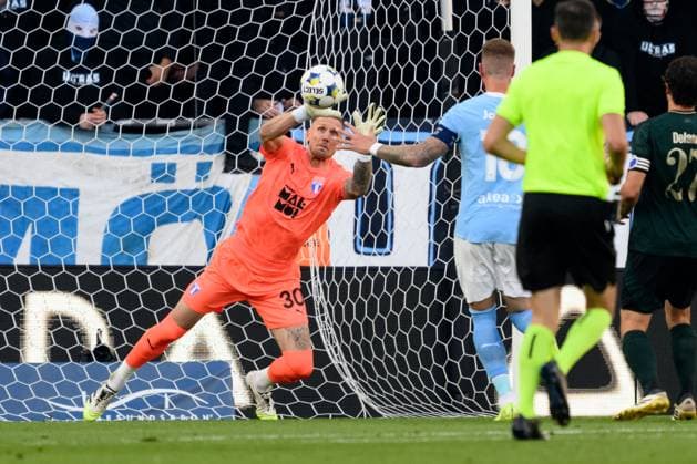 250805 Goalkeeper Robin Olsen of Malmö FF during the UEFA Champions League qualifier football match between Malmö FF and FC Copenhagen on August 5, 2025 in Malmö. Photo: Carl Sandin BILDBYRAN kod CS CS0745 fotboll football soccer fotball uefa champions league champions league malmö ff fc copenhagen bbeng Copyright: CARLxSANDIN BB250805CS110