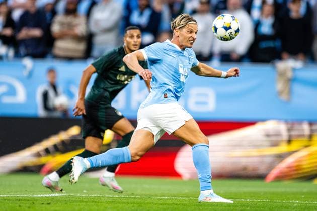 Malmo FF v FC Copenhagen, UEFA Champions League qualification, Malmoe, Sweden Malmo, Sweden. 05th, August 2025. Jens Stryger Larsen (17) of Malmo FF seen during the UEFA Champions League qualification match between Malmo FF and FC Copenhagen at Eleda Stadion in Malmo.  Copyright: xGonzalesxPhoto TobiasxJorgensenx