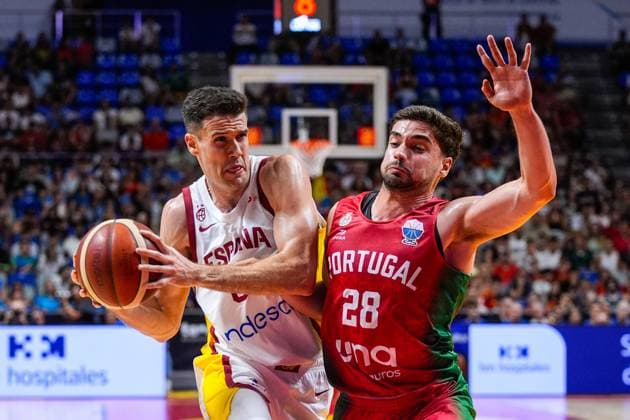 August 5, 2025, Malaga, Malaga, SPAIN: Xabi Lopez-Arostegui of Spain and Rafael Lisboa of Portugal in action during City of Malaga Tournament, basketball match played between Spain and Portugal at Jose Maria Martin Carpena Pavilion on August 5, 2025, in Malaga, Spain. Malaga SPAIN - ZUMAa181 20250805_zaa_a181_047 Copyright: xJoaquinxCorcherox