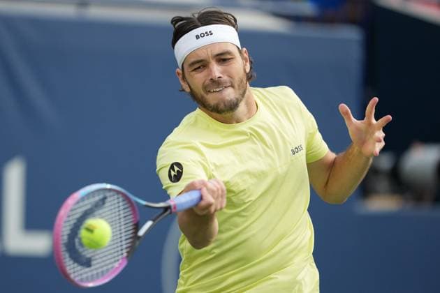 August 5, 2025, Toronto, Ontario, Canada: Taylor Fritz of the United States plays a forehand against Andrey Rublev of Russia during the Men s Singles quarterfinals match on day 10 of the ATP, Tennis Herren Masters 1000 National Bank Open at Sobeys Stadium. on August 5, 2025 in Toronto, Canada. Toronto Canada - ZUMAe321 20250805_zsa_e321_062 Copyright: xLeonardoxRamirezx