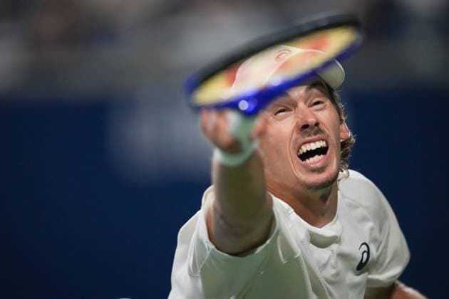 August 5, 2025, Toronto, Ontario, Canada: Alex De Minaur of Australia plays a backhand against Ben Shelton of the United States during the Men s Singles quarterfinals match on day 10 of the ATP, Tennis Herren Masters 1000 National Bank Open at Sobeys Stadium. on August 5, 2025 in Toronto, Canada. Toronto Canada - ZUMAe321 20250805_zsa_e321_088 Copyright: xLeonardoxRamirezx
