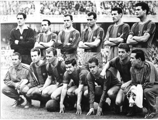 Fussball Spanien Die Mannschaft des FC Barcelona, Barca U.B.z. stehend v.l. Ramaletts, Fuitats, Rodri, Gracia, Segarrra, Gensana; knieend v.l. ein Betreuer, Tejada, Kubala, Martinez, Suarez, Czibor und ein weiterer Betreuer. ca. 1961 !ACHTUNG AUFNAHMEDATUM GESCHÄTZT!