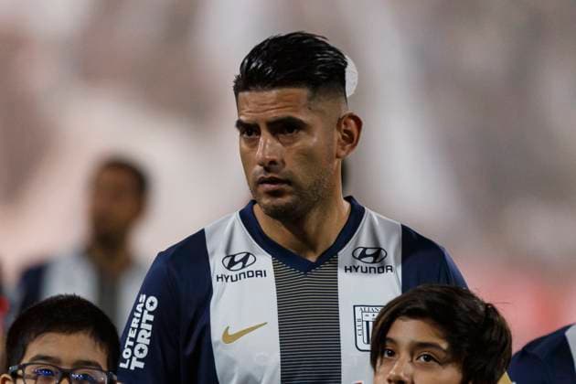 Alianza Lima v Sporting Cristal - Liga 1 Peru Lima, Peru - August 5: Carlos Zambrano of Alianza Lima getting into the field during a Liga 1 Peru match between Alianza Lima and Sporting Cristal at Estadio Alejandro Villanueva Lima Estadio Alejandro Villanueva Peru Copyright: xLatinxSportxImagesx