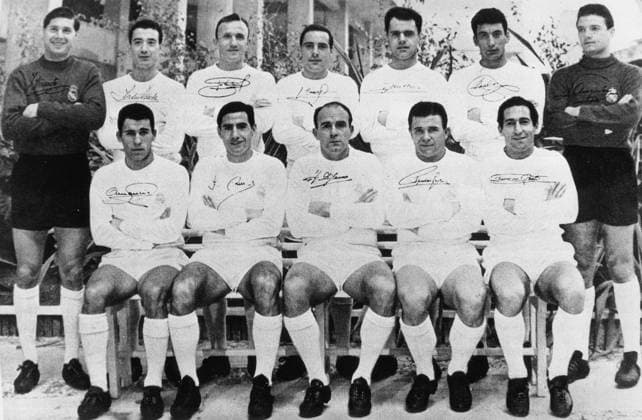Fussball Spanien Eine Mannschaft von Real Madrid. U.B.z. stehend v.l. J. Vicente, Isidro?, Santamaria, Casado, ?, Pachin und Torwart Alonso; sitzend v.l. ?, ?, Alfredo di Stefano, Ferenc Puskas und Francisco Gento. ca. Ende 1950er Jahre !ACHTUNG AUFNAHMEDATUM GESCHÄTZT! *** Football Spain a Team from Real Madrid u B Z standing v l J Vicente, Isidro , Santamaria, Casado, , Pachin and Goalkeeper Alonso seated v l , , Alfredo Tue Stefano, Ferenc Puskas and Francisco Gento Approx End 1950 Years ATTENTION date estimated !ACHTUNG AUFNAHMEDATUM GESCHÄTZT!