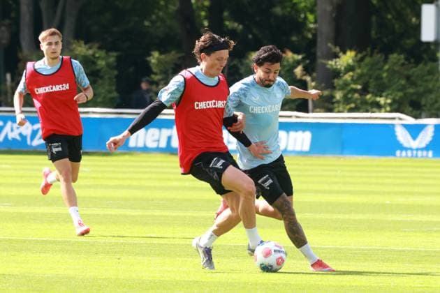 DEU, DFL, 2. FBL Hertha BSC, Training, 06.08.2025, Sportforum, Berlin, DEU, DFL, 2. FBL Hertha BSC, Training, im Bild Fabian Reese (Hertha BSC Berlin 11), Kevin Sessa (Hertha BSC Berlin 8) DFL - regulations prohibit any use of Photographs as image sequences and or quasi-video