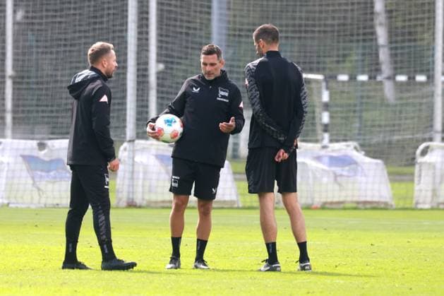 DEU, DFL, 2. FBL Hertha BSC, Training, 06.08.2025, Sportforum, Berlin, DEU, DFL, 2. FBL Hertha BSC, Training, im Bild Cheftrainer Stefan Leitl (Hertha BSC Berlin), Co-Trainer Patrick Ebert (Hertha BSC Berlin), Co-Trainer Andre Mijatovic (Hertha BSC Berlin) DFL - regulations prohibit any use of Photographs as image sequences and or quasi-video