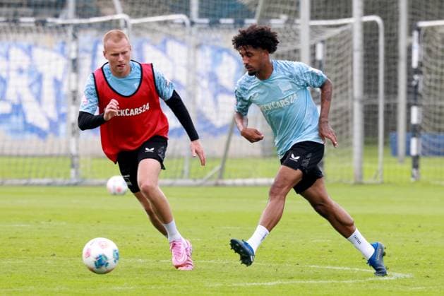 DEU, DFL, 2. FBL Hertha BSC, Training, 06.08.2025, Sportforum, Berlin, DEU, DFL, 2. FBL Hertha BSC, Training, im Bild Jeremy Dudziak (Hertha BSC Berlin 19), Jon Dabur Thorsteinsson (Hertha BSC Berlin 24) DFL - regulations prohibit any use of Photographs as image sequences and or quasi-video