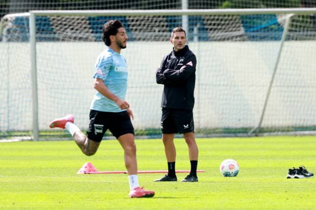 DEU, DFL, 2. FBL Hertha BSC, Training, 06.08.2025, Sportforum, Berlin, DEU, DFL, 2. FBL Hertha BSC, Training, im Bild Cheftrainer Stefan Leitl (Hertha BSC Berlin), Kevin Sessa (Hertha BSC Berlin 8) DFL - regulations prohibit any use of Photographs as image sequences and or quasi-video