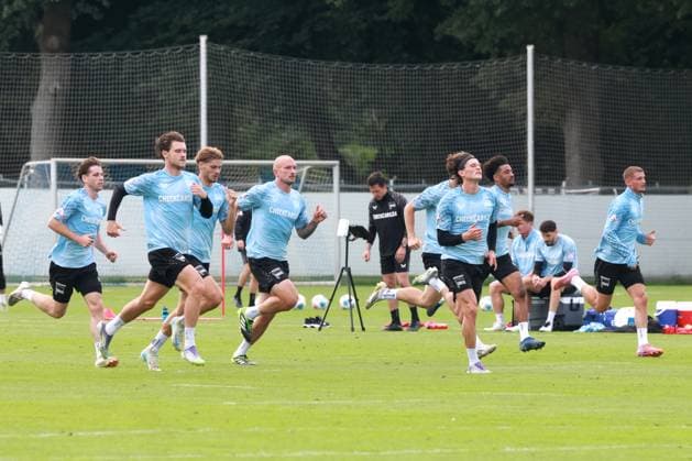 DEU, DFL, 2. FBL Hertha BSC, Training, 06.08.2025, Sportforum, Berlin, DEU, DFL, 2. FBL Hertha BSC, Training, im Bild Auslafen, Hertha-Spielerkreis DFL - regulations prohibit any use of Photographs as image sequences and or quasi-video