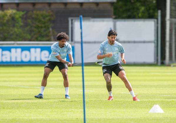 Fussball, Herren, Saison 2025 26, 2. Bundesliga, Hertha BSC, Training, v.l. Jeremy Dudziak (Hertha BSC), Kevin Sessa (Hertha BSC), 06.08. 2025,