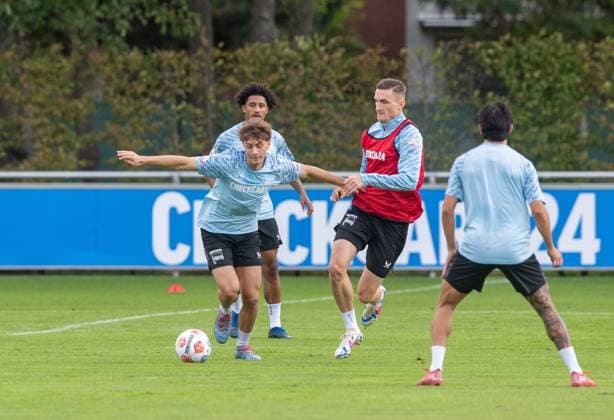 Fussball, Herren, Saison 2025 26, 2. Bundesliga, Hertha BSC, Training, v.l. Jeremy Dudziak (Hertha BSC), Maurice Krattenmacher (Hertha BSC), Niklas Kolbe (Hertha BSC), Kevin Sessa (Hertha BSC), 06.08. 2025,