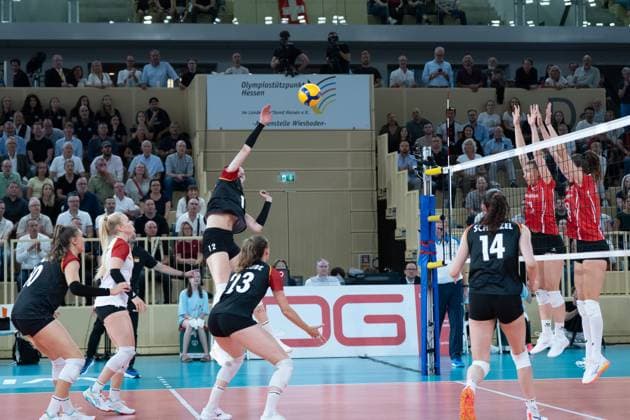06.08.2025, xhfmx, Volleyball EM-Qualifikation, Deutschland - Schweiz Hanna Orthmann (Deutschland) schmettert einen Ball übers Netz (DFL DFB REGULATIONS PROHIBIT ANY USE OF PHOTOGRAPHS as IMAGE SEQUENCES and or QUASI-VIDEO) Wiesbaden