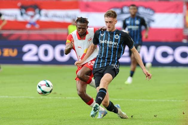 SOCCER - UEFA CL, RBS vs Brugge SALZBURG,AUSTRIA,06.AUG.25 - SOCCER - UEFA Champions League, qualification, Red Bull Salzburg vs Club Brugge. Image shows Dorgeles Nene (RBS) and Jorne Spileers (Brugge).  GEPAxpictures xMathiasxMandl