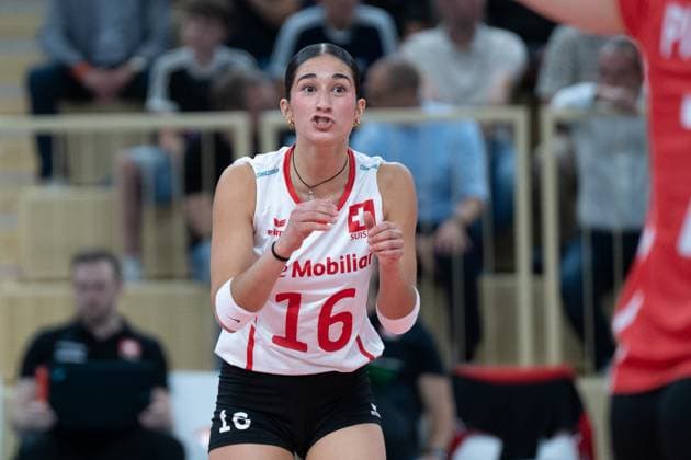 06.08.2025, xhfmx, Volleyball EM-Qualifikation, Deutschland - Schweiz Fabiana Mottis (Schweiz) gibt Anweisungen an Ihre Mitspielerin (DFL DFB REGULATIONS PROHIBIT ANY USE OF PHOTOGRAPHS as IMAGE SEQUENCES and or QUASI-VIDEO) Wiesbaden