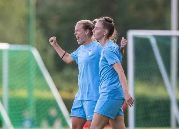 Fussball, Frauen, Saison 2025 26, Testspiel, Hertha BSC - FC Viktoria 1889 Berlin, v.l. Margarita Gidion (Viktoria), Alisa Grincenco (Viktoria), Jubel nach Tor zum 1:2, 06.08. 2025, Copyright: xSebastianxRäppold MatthiasxKochx