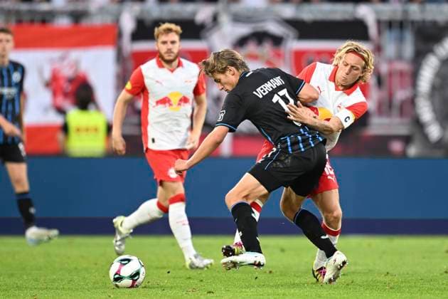 Salzburg v Club Brugge - UEFA Champions League SALZBURG, AUSTRIA - AUGUST 06 : Vermant Romeo forward of Club Brugge and Bidstrup Mads midfielder of Salzburg during the UEFA Champions League 2025 26 third qualifying round first leg between Salzburg and Club Brugge on August 6, 2025 in Salzburg, Austria, 06 08 2025 Salzburg Austria  Copyright: xTomasxSiskx