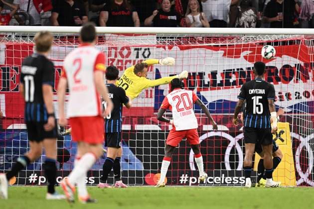 Salzburg v Club Brugge - UEFA Champions League SALZBURG, AUSTRIA - AUGUST 06 : Mignolet Simon goalkeeper of Club Brugge during the UEFA Champions League 2025 26 third qualifying round first leg between Salzburg and Club Brugge on August 6, 2025 in Salzburg, Austria, 06 08 2025 Salzburg Austria  Copyright: xTomasxSiskx