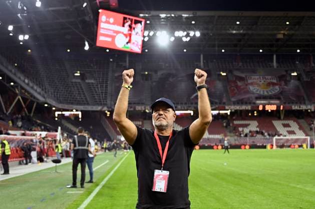 Salzburg v Club Brugge - UEFA Champions League SALZBURG, AUSTRIA - AUGUST 06 : Verhaeghe Bart president of Club Brugge greeting the supporters during the UEFA Champions League 2025 26 third qualifying round first leg between Salzburg and Club Brugge on August 6, 2025 in Salzburg, Austria, 06 08 2025 Salzburg Austria  Copyright: xTomasxSiskx
