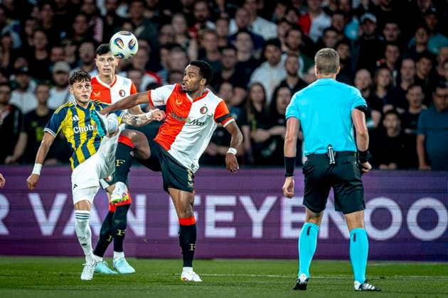 Fenerbahce SK midfielder Sebastian Szymanski, Feyenoord Rotterdam midfielder Quinten Timber during the match Feyenoord - Fenerbahce at the Kuip Stadium for the third qualifying round champions league season 2025-2026 in Rotterdam, Netherlands on 6 august 2025, (photo by Marcel van Dorst EYE4images DeFodi Images)