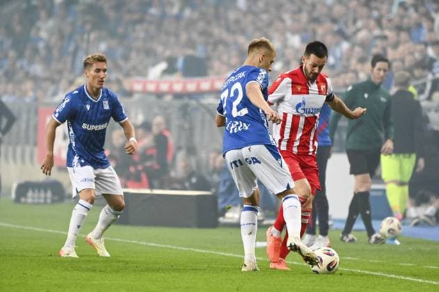 Mateusz Skrzypczak and Nair Tiknisian during match of the third qualifying round of the UEFA Champions League between Lech Poznan vs Crvena Zvezda, Poland, on August 6 2025  Copyright: xMichalxDubiel IPAxSportx xipa-agency.netx xx IPA_61825579 IPA_Agency_IPA61825579