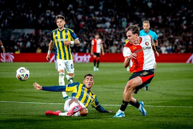 Fenerbahce SK defender Mert Muldur, Feyenoord Rotterdam forwarder Leo Sauer during the match Feyenoord - Fenerbahce at the Kuip Stadium for the third qualifying round champions league season 2025-2026 in Rotterdam, Netherlands on 6 august 2025, (photo by Marcel van Dorst EYE4images DeFodi Images)