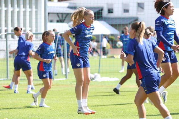 GPFBL: Öffentliches Training der RB Leipzig Frauen, 06.08.25 Rucy Grunenberg (4, RB Leipzig). Fußball, Google Pixel Frauen-Bundesliga, Saison 2025 2026, Öffentliches Training von RB Leipzig am 06.08.25 in der Sportschule Abtnaundorf, Trainingscampus. Copyright: xBEAUTIFULxSPORTS JanxKaeferx