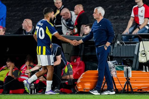 2025-08-06 Feyenoord v Fenerbahce SK - UEFA Champions League Third Qualifying Round ROTTERDAM, NETHERLANDS - AUGUST 6: Ogus Aydin of Fenerbahce SK shakes hands with head coach Jose Mourinho of Fenerbahce SK during the UEFA Champions League Third Qualifying Round match between Feyenoord and Fenerbahce SK at Stadion Feijenoord on August 6, 2025 in Rotterdam, Netherlands. Rotterdam Stadion Feijenoord Netherlands Content not available for redistribution in The Netherlands directly or indirectly through any third parties. Copyright: xJorisxVerwijstx
