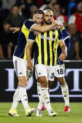 ROTTERDAM - Sofyan Amrabat of Fenerbahce SK (c) receives congratulations after scoring 1-1 during the third qualifying round Champions League match between Feyenoord and FenerbahoÂße at Feyenoord Stadium de Kuip on Aug. 6, 2025 in Rotterdam, Netherlands. ANP BART STOUTJESDIJK UEFA Champions League Third Qualifying Round First Leg 2025-2026 xVIxANPxSportx xxANPxIVx 532932805 originalFilename: 532932805.jpg