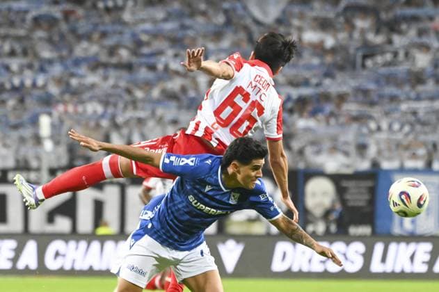 Young Woo Seol and Luis Palma during match of the third qualifying round of the UEFA Champions League between Lech Poznan vs Crvena Zvezda, Poland, on August 6 2025  Copyright: xMichalxDubiel IPAxSportx xipa-agency.netx xx IPA_61827762 IPA_Agency_IPA61827762