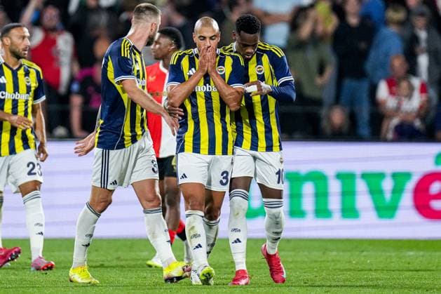 2025-08-06 Feyenoord v Fenerbahce SK - UEFA Champions League Third Qualifying Round ROTTERDAM, NETHERLANDS - AUGUST 6: Sofyan Amrabat of Fenerbahce SK celebrates the late equalizer with his team during the UEFA Champions League Third Qualifying Round match between Feyenoord and Fenerbahce SK at Stadion Feijenoord on August 6, 2025 in Rotterdam, Netherlands. Rotterdam Stadion Feijenoord Netherlands Content not available for redistribution in The Netherlands directly or indirectly through any third parties. Copyright: xJorisxVerwijstx