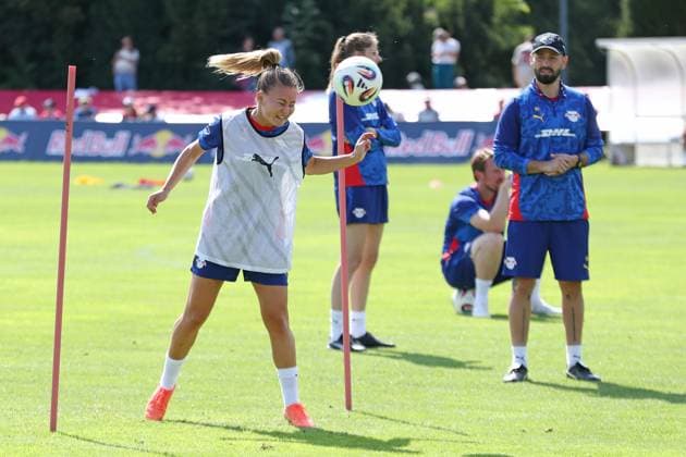 GPFBL: Öffentliches Training der RB Leipzig Frauen, 06.08.25 Annabel Schasching (16, RB Leipzig). Fußball, Google Pixel Frauen-Bundesliga, Saison 2025 2026, Öffentliches Training von RB Leipzig am 06.08.25 in der Sportschule Abtnaundorf, Trainingscampus. Copyright: xBEAUTIFULxSPORTS JanxKaeferx