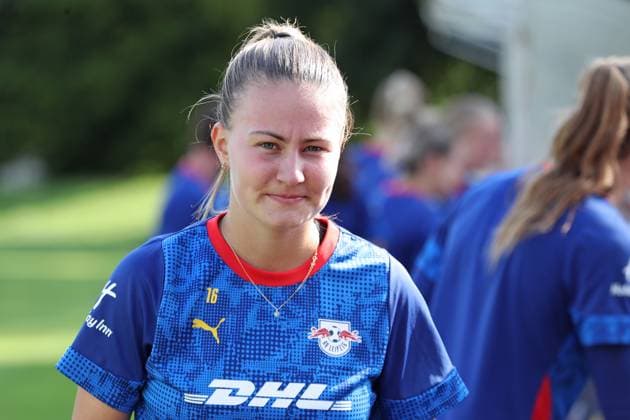 GPFBL: Öffentliches Training der RB Leipzig Frauen, 06.08.25 Annabel Schasching (16, RB Leipzig). Fußball, Google Pixel Frauen-Bundesliga, Saison 2025 2026, Öffentliches Training von RB Leipzig am 06.08.25 in der Sportschule Abtnaundorf, Trainingscampus. Copyright: xBEAUTIFULxSPORTS JanxKaeferx