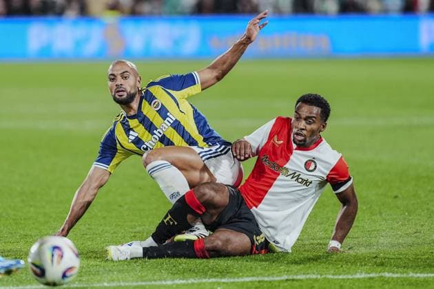 Feyenoord v Fenerbahce - UEFA Champions League ROTTERDAM, NETHERLANDS - AUGUST 06: Quinten Timber of Feyenoord in action against Sofyan Amrabat of Fenerbahce during the UEFA Champions League third qualifying round first leg match between Fenerbahce and Feyenoord, in Rotterdam, the Netherlands on August 06, 2025. Agit Erdi Ulukaya Anadolu Rotterdam Netherlands. Editorial use only. Please get in touch for any other usage.  Copyright: x2025xAnadoluxAgitxErdixUlukayax