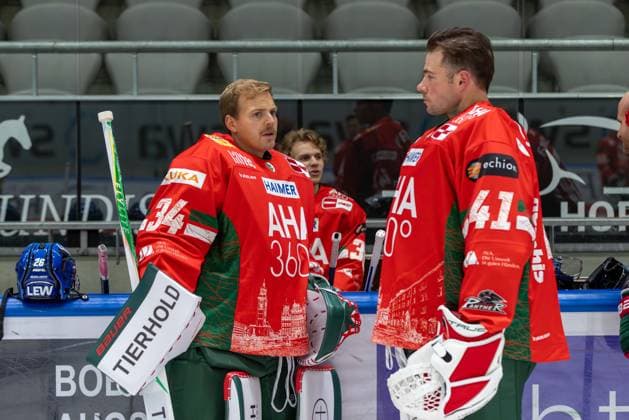 l-r: Michael Garteig 34 (Augsburger Panther), Peyton Jones 41 (Augsburger Panther), Mannschafts und Portraitbilder, Augsburger Panther, Saison 2025 2026, Eishockey, Penny-DEL, 06.08.2025 Augsburg Bayern Deutschland