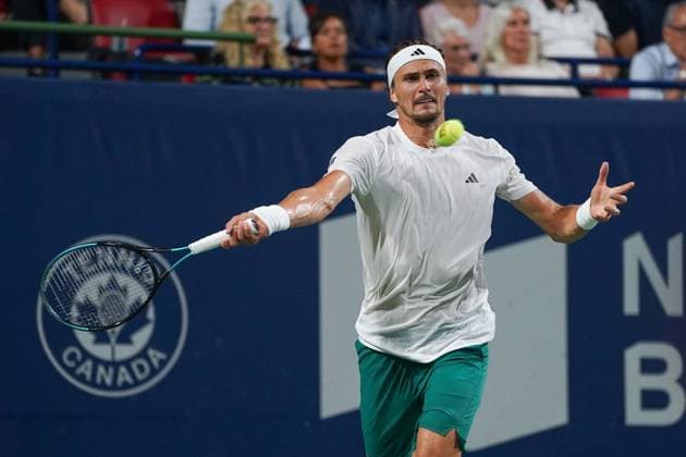 ATP, Tennis Herren Masters 1000 National Bank Open Toronto Presented by Rogers 2025 - Semifinals Alexander Zverev of Germany plays a forehand against Karen Khachanov of Russia during the Men s Singles semifinals match of the ATP Masters 1000 National Bank Open at Sobeys Stadium. on August 6, 2025 in Toronto, Canada. (Photo by Leonardo Ramirez Eyepix Group) Copyright: xLeonardoxRamirezx xEyepixxGroupx LR-06082025-06504