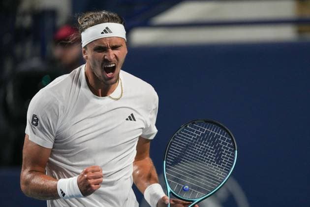 August 6, 2025, Toronto, Ontario, Canada: Alexander Zverev of Germany celebrates a point against Karen Khachanov of Russia during the Men s Singles semifinals match of the ATP, Tennis Herren Masters 1000 National Bank Open at Sobeys Stadium. on August 6, 2025 in Toronto, Canada. Toronto Canada - ZUMAe321 20250806_zsa_e321_060 Copyright: xLeonardoxRamirezx