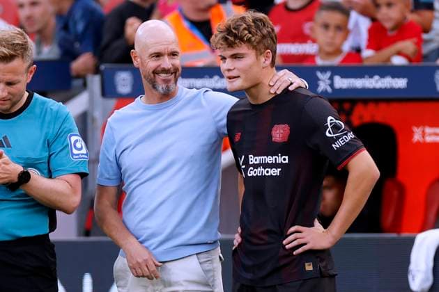 TEN HAG Erik Trainer Team Bayer 04 Leverkusen mit HAWIGHORST Ben bei der Einwechslung 1. Bundesliga Saison 2025-2026 Test Spiel Bayer 04 Leverkusen - Pisa am 05.08.2025 in Leverkusen DFL REGULATIONS PROHIBIT ANY USE OF PHOTOGRAPHS as IMAGE SEQUENCES and or QUASI-VIDEO Copyright: xLacixPerenyix