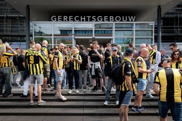 UTRECHT - Fans outside at the court prior to Vitesse s summary proceedings against the KNVB. The Arnhem club took that decision after its professional soccer license was revoked. ANP RAMON VAN FLYMEN xVIxANPxSportx xxANPxIVx 532967222 originalFilename: 532967222.jpg