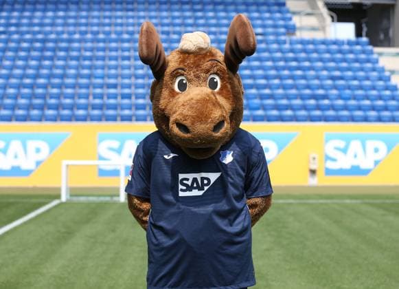 Maskottchen Hoffi (TSG 1899 Hoffenheim ) . TSG 1899 Hoffenheim Porträttermin 2025 2026 . Sinsheim, GER, 06.08.2025 ,Fussball 3. Liga 2025 2026 .