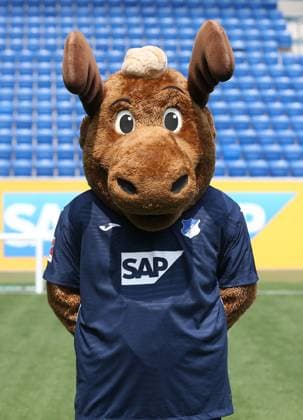 Maskottchen Hoffi (TSG 1899 Hoffenheim ) . TSG 1899 Hoffenheim Porträttermin 2025 2026 . Sinsheim, GER, 06.08.2025 ,Fussball 3. Liga 2025 2026 .