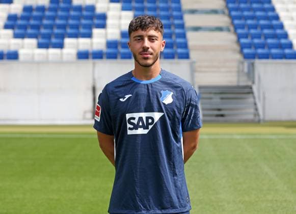 Umut Tohumcu (Hoffenheim) . TSG 1899 Hoffenheim Porträttermin 2025 2026 . Sinsheim, GER, 06.08.2025 ,Fussball 3. Liga 2025 2026 .
