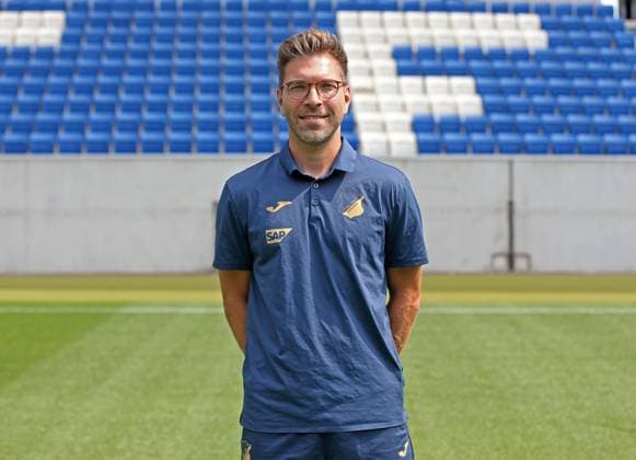 Analyst Matthias Güldner (TSG 1899 Hoffenheim ) . TSG 1899 Hoffenheim Porträttermin 2025 2026 . Sinsheim, GER, 06.08.2025 ,Fussball 3. Liga 2025 2026 .