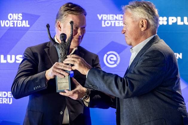 UTRECHT - Ronald Koeman will receive an Eredivisie Oeuvre Award from the hands of Guus Hiddink. This makes the former professional footballer and current national team, Nationalteam coach the fifth winner of the award. With the award, individuals with a great value for Dutch soccer are put in the spotlight in a special way. ANP ROB ENGELAAR xVIxANPxSportx xxANPxIVx 532975427 originalFilename: 532975427.jpg